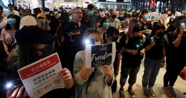 هونج كونج تستعد لاحتجاج يستهدف المطار بعد ليلة من الاشتباكات العنيفة