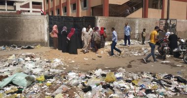 شكوى من تراكم القمامة أمام مدرسة محمد قنسوة المنهل بمدينة نصر