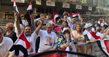 صور.. المصريون يحتشدون بنيوريوك لدعم وتأييد السيسى والقوات المسلحة