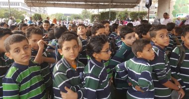 صور وفيديو.. طلاب المعهد الأزهرى بمدينة نصر يحيون العلم فى أول أيام الدراسة