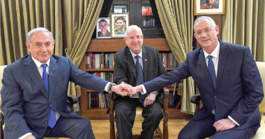 بينى جانتس يدعو إلى حكومة طوارئ مشتركة بعد انتخابه رئيسا للكنيست الإسرائيلى