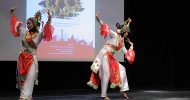 صور .. عروض ورقصات الفن الإندونيسى بساحة مكتبة الإسكندرية