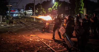 اشتباكات بين الشرطة والمتظاهرين فى أندونيسيا لليوم الثالث على التوالى