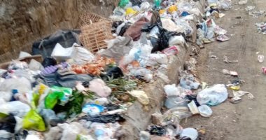 شكوى من انتشار القمامة بجوار سور مدرسه نجيب محفوظ بمساكن فيصل بالجيزه