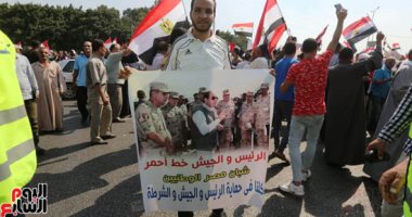 ملحمة وطنية أمام المنصة.. آلاف المواطنين يحتشدون فى حب مصر 