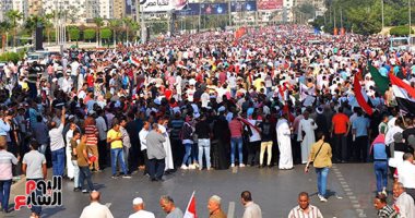 فيديو وصور.. تزايد أعداد المشاركين باحتفالات دعم الدولة المصرية أمام المنصة