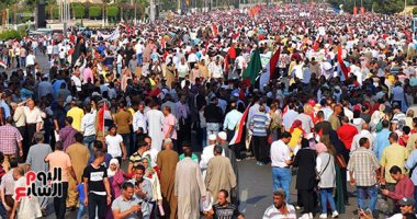 المصريون يحتشدون بميدان الشهيد هشام بركات لدعم الدولة.. فيديو وصور