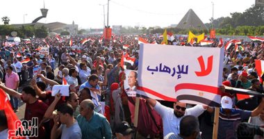 المشاركون فى فعاليات حب مصر: "يسقط الإرهاب ويسقط الخونة"