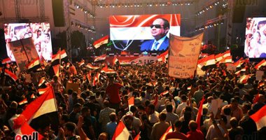 شبكة CNN: آلاف المصريين يحتشدون دعما للرئيس السيسي أمام المنصة