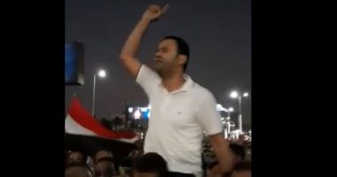 "خليك فاكر..الإخوان قتلوا العساكر".. شاهد محمود بدر يقود مسيرة ضد الفوضى