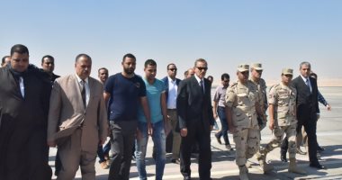 محافظ أسيوط يتقدم الجنازة العسكرية لشهيد الحادث الإرهابى بشمال سيناء