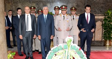 السيسي ينيب وزير الدفاع لوضع إكليل زهور على قبر الزعيم جمال عبد الناصر 