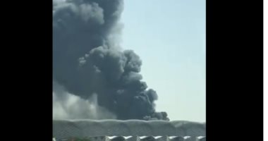 شاهد.. اللقطات الأولى لاندلاع حريق ضخم فى محطة قطار الحرمين بجدة