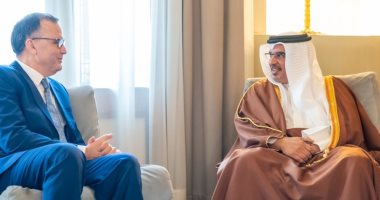 ولى عهد البحرين يناقش العلاقات الثنائية مع سفير المغرب الجديد