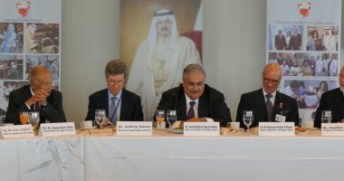 رئيس الوزراء البحرينى يدعو المجتمع الدولى لتبنى قيم الضمير الإنسانى