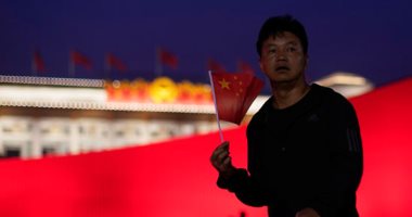 صور.. رفع علم الصين ببكين احتفالا بالذكرى الـ70 لتأسيس الجمهورية