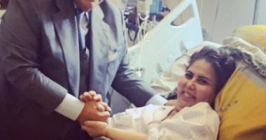 فجر السعيد تنشر صورا لرئيس وزراء الكويت أثناء زيارتها بالمستشفى