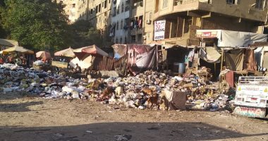 شكوى من تراكم القمامة بشارع النحاس فى مدينة نصر