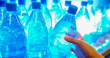 هتأثر على خصوبتك وجهازك المناعى.. 4 أضرار لتخزين الماء فى زجاجات بلاستيكية