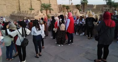 صور.. شباب ورياضة الأقصر تنظم زيارات لـ250 فتاة ضمن "قطار الشباب" لمعابد الكرنك
