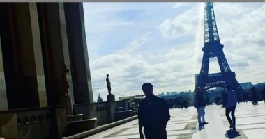 راغب علامة ينشر صورة جديدة أمام برج إيفل أثناء إجازته فى باريس