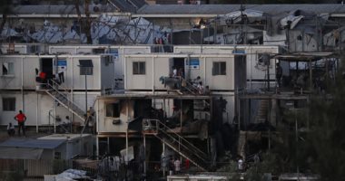 حريق يتسبب فى اشتباكات مع الشرطة بمخيم للمهاجرين بجزيرة ليسبوس اليونانية