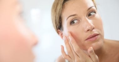 أنواع البقع الداكنة على الوجه.. تعرف على الأسباب وطرق الوقاية 