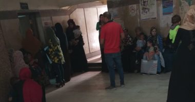 قارئة تشكو من نقص الأطباء وتكدس المواطنين داخل مستشفى أم المصريين بالجيزة