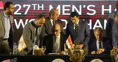 حسن مصطفى يشهد توقيع وثيقة استضافة مصر لمونديال 2021 