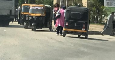 الشرطة تطارد سائق توك توك صدم سيدة وخطف حقيبتها بمصر القديمة 