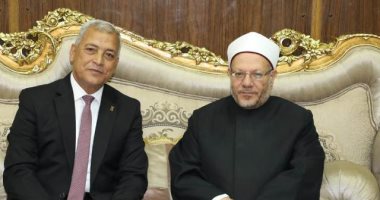 صور.. محافظ المنوفية يستقبل مفتى الديار المصرية بمكتبة بالديوان العام