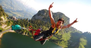 سياسيون سويسريون يطالبون بحظر رياضة القفز الحر بعد وفاة 82 شخصا 
