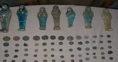 ننشر صور 109 قطع أثرية فرعونية ورومانية ضبطت بحوزة مهرب فى أسيوط
