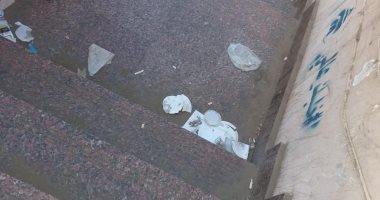 شكوى من انتشار القمامة على كوبرى مشاة الجامعة القاهرة