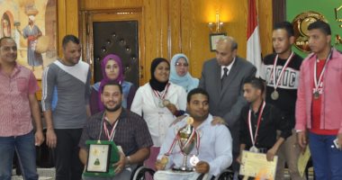 صور.. رئيس جامعة المنيا يكرم طلاب من متحدى الإعاقة المشاركين بأسبوع الجامعات الثانى بالمنوفية