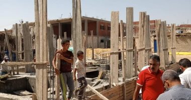 صور .. إيقاف 3 حالات بناء مخالف والتحفظ على مواد البناء بأحياء الاسكندرية - 