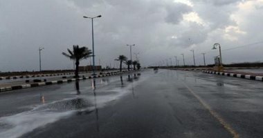 أمطار متفرقة على منطقة تبوك بالمملكة العربية السعودية