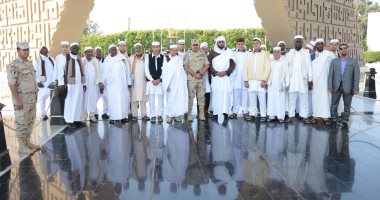 وفد من أئمة ليبيا الدارسين بدورة منظمة خريجى الأزهر يزور النصب التذكارى للجندى المجهول