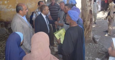 رئيس مركز أبو قرقاص بالمنيا يتابع عددا من الخدمات بقرية بنى موسى