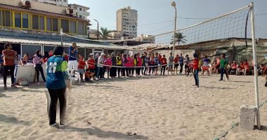 صور.. انطلاق مهرجان الكرة الشاطئية ومشروع "فن فى الممر" بالإسكندرية