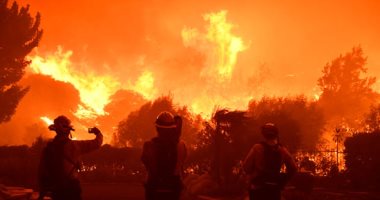 صور.. حرائق تلتهم الأخضر واليابس وتدمر عشرات المنازل فى كاليفورنيا