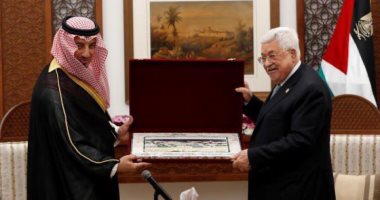 الرئيس الفلسطينى يستقبل بعثة السعودية قبل مواجهة المنتخبين التاريخية