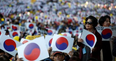 صور.. تظاهرات داعمة لوزير العدل بكوريا الجنوبية بعد تحقيقات فى قضايا فساد