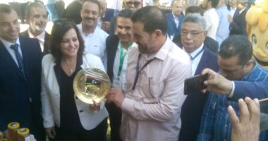 صور.. نائب وزير الزراعة تفتتح أول مهرجان مصرى لعسل النحل