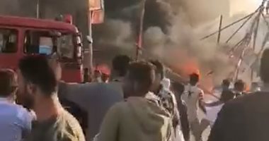 5 سيارات إطفاء تسيطر على حريق فى أحد الميادين بالعباسية ..فيديو