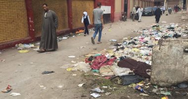 اضبط مخالفة.. أكوام القمامة تحاصر مدارس مدينة طوخ بالقليوبية