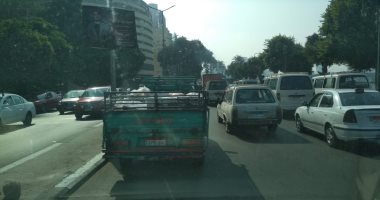 كثافات مرورية على طريق أسيوط الزراعى بسبب انقلاب سيارة نقل في البدرشين 