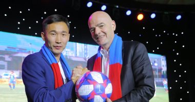 رئيس فيفا يهدي قائد منتخب منغوليا تذكرة نهائى كأس العالم 2022