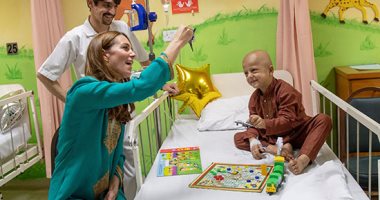 صور.. الأمير وليام وزوجته كيت ميدلتون يزوران مستشفى للسرطان فى باكستان 