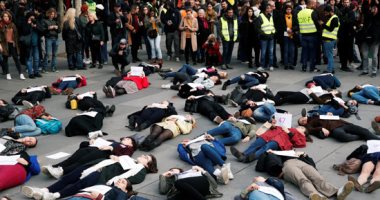 صور.. مظاهرة نسائية فى باريس بسبب انتشار العنف ضد المرأة